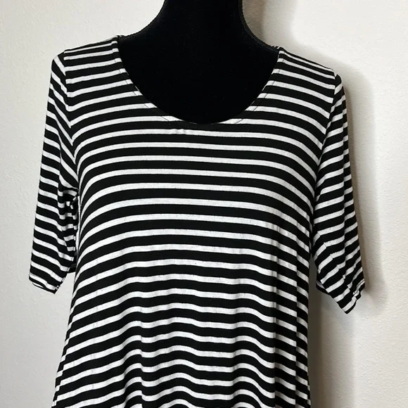Vanity size Medium black and white striped dress with pockets - Picture 3 of 8